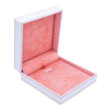 Cargar imagen en el visor de la galería, Estuche Versalles Para Cadena/Dije - Blanco/Salmón
