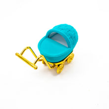 Cargar imagen en el visor de la galería, Estuche para Arete y/o Broquel / Forma de carriola
